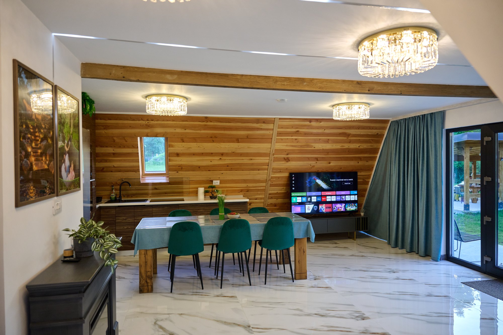 Livingul și zona de dining